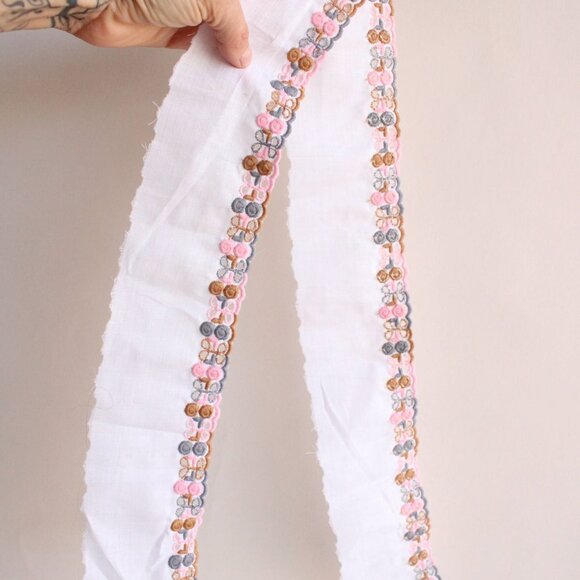 Vintage White Trim Embroidered With Flowers 3" Wide / 1 yard / Scalloped Edge - Picture 9 of 10